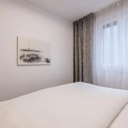 Daire Blue Luxury